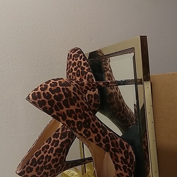 Lauren Conrad Pumps, size 10 med, color leopard print. - Picture 4 of 4